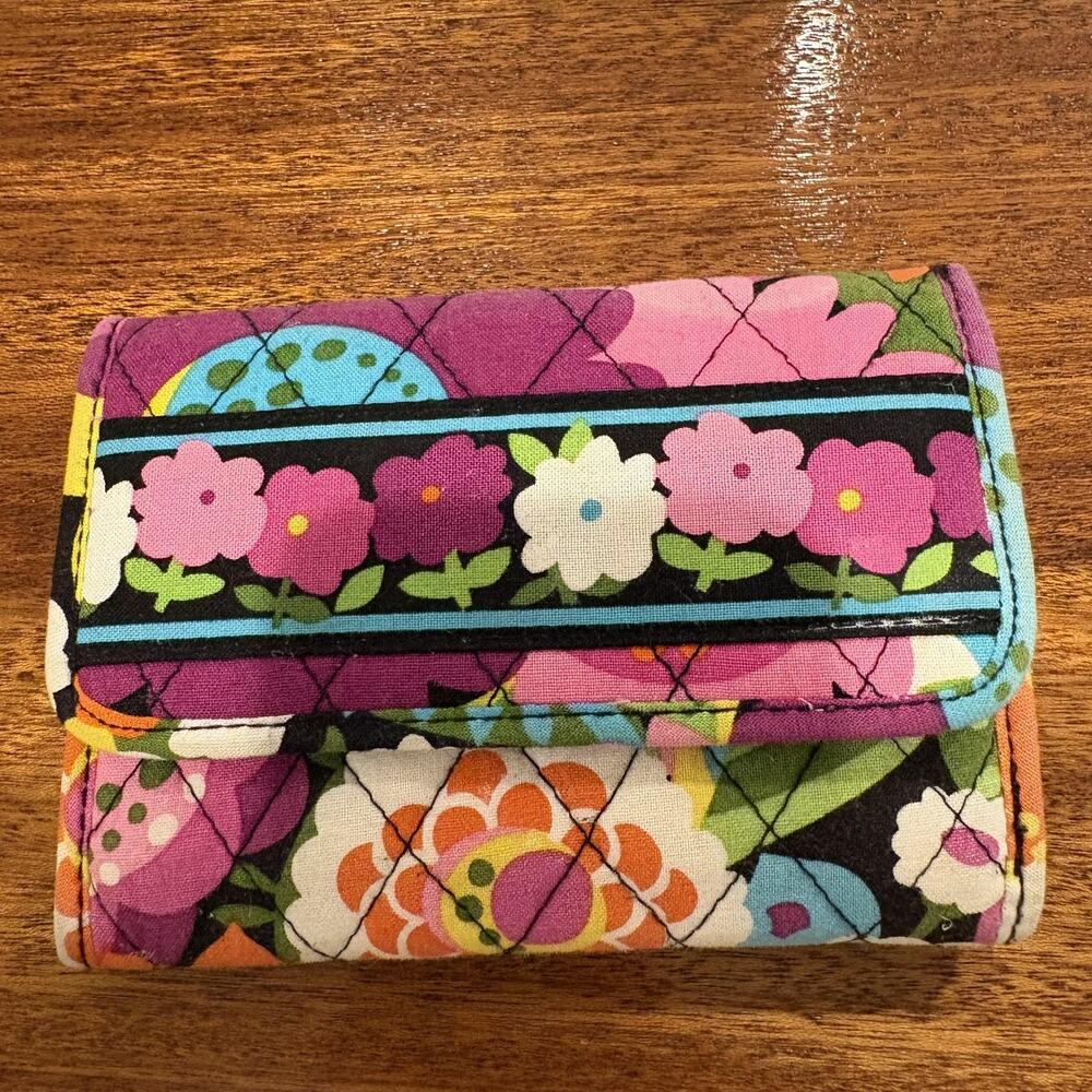 Vera Bradley Wallet Womens Trifold Clutch Quilted Floral ID Coin Purse Organizer - Picture 1 of 8